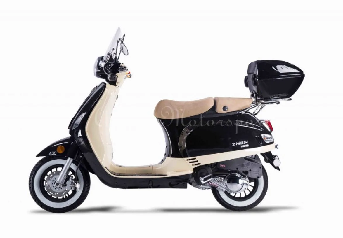 Amigo Avenza 50 CC USB Port, Wind Shield Vespa, 98% assembled. CA Legal