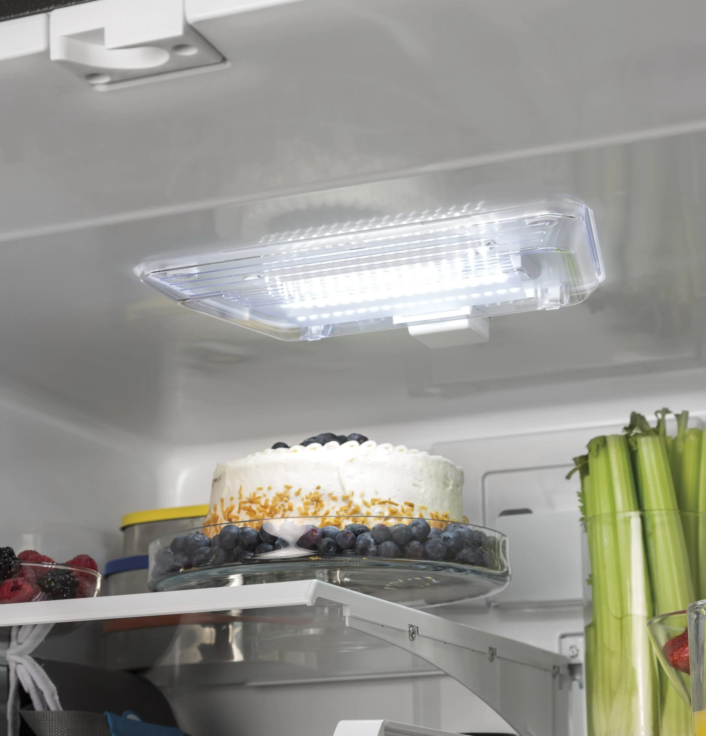 GWE19JGLWW GE® ENERGY STAR® 18.6 Cu. Ft. Counter-Depth French-Door Refrigerator