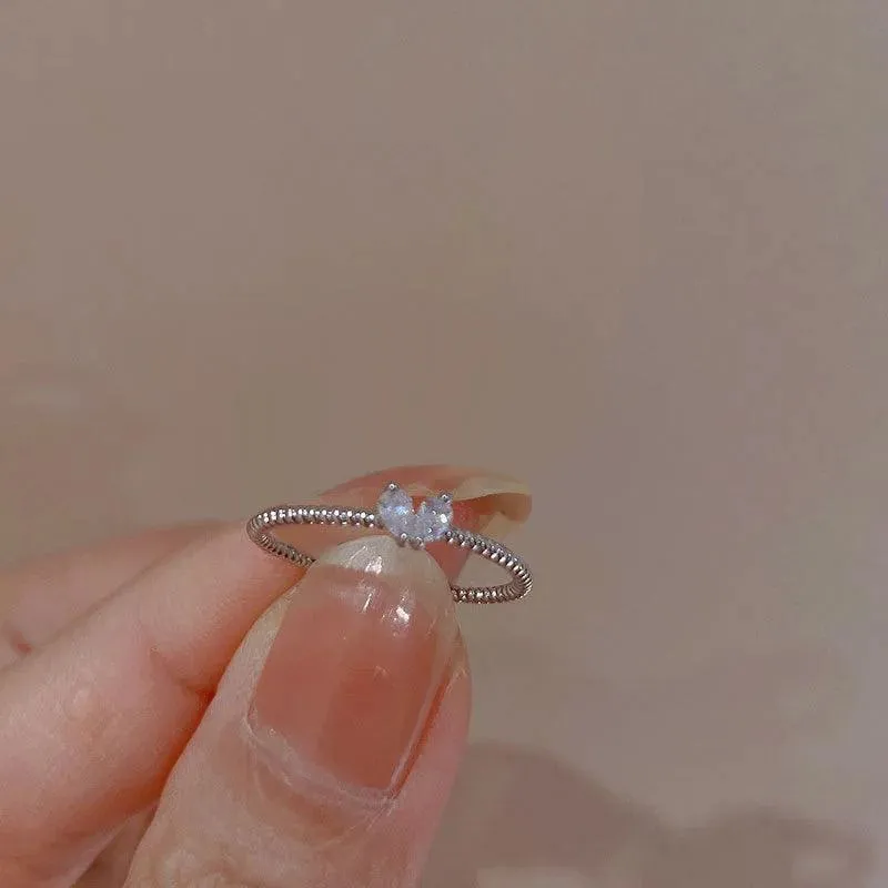 Heart-shaped Zircon Ring: Elegant Wedding Band with Mood Tracker - Ideal Gift for Women