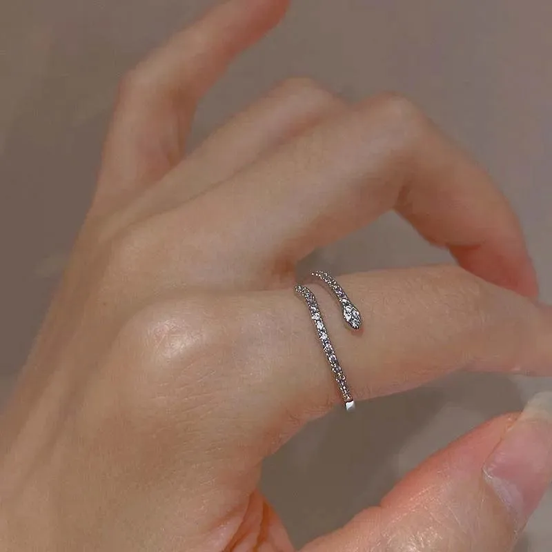 Heart-shaped Zircon Ring: Elegant Wedding Band with Mood Tracker - Ideal Gift for Women