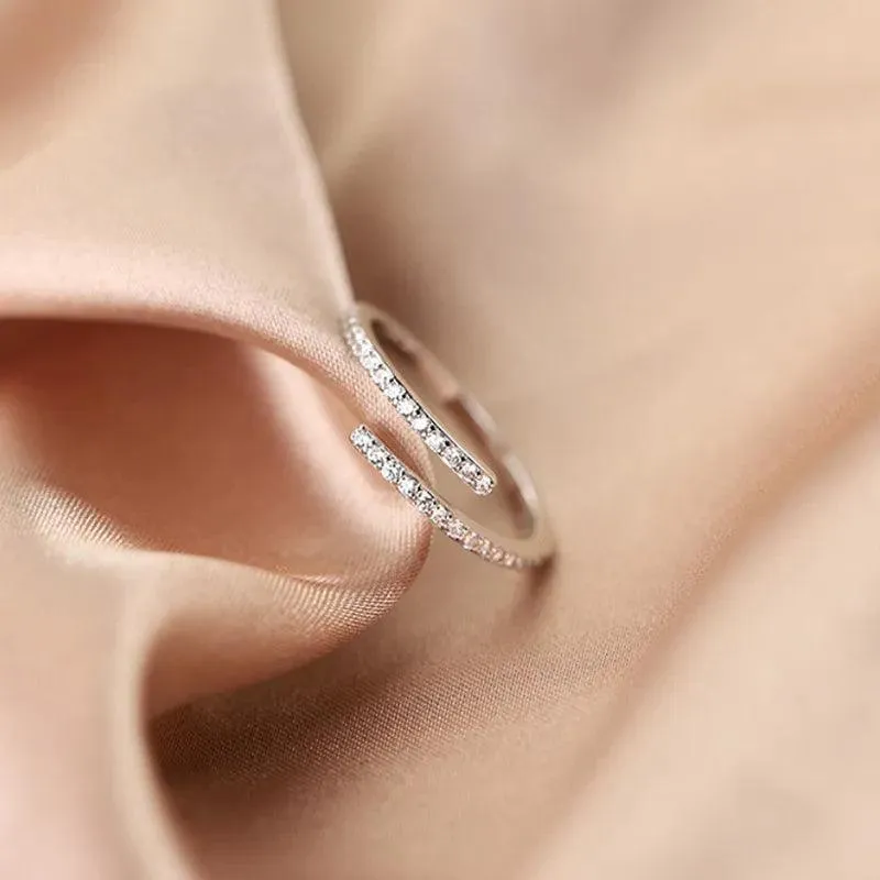 Heart-shaped Zircon Ring: Elegant Wedding Band with Mood Tracker - Ideal Gift for Women