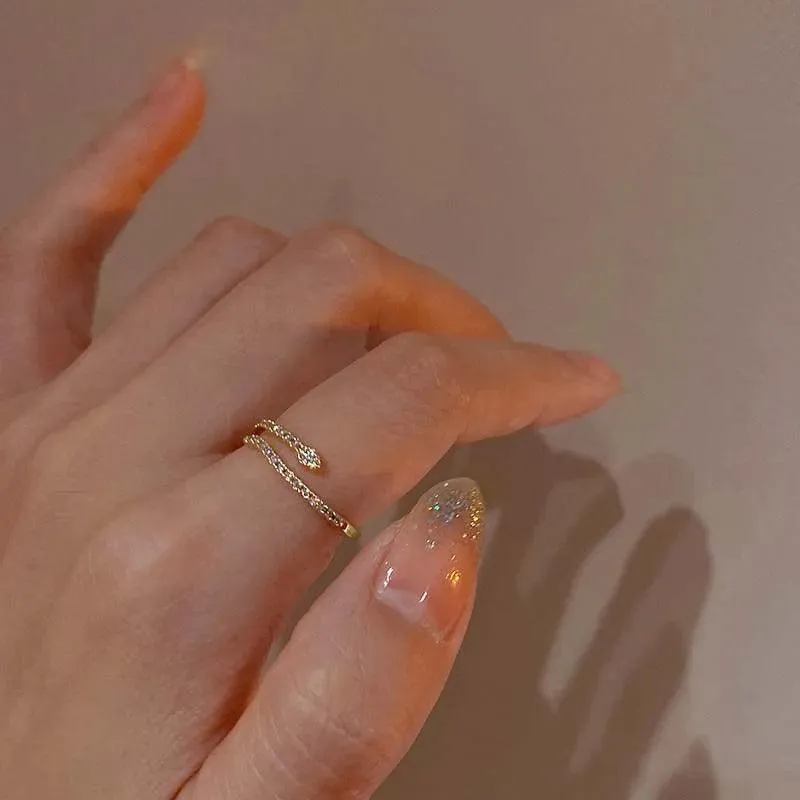 Heart-shaped Zircon Ring: Elegant Wedding Band with Mood Tracker - Ideal Gift for Women