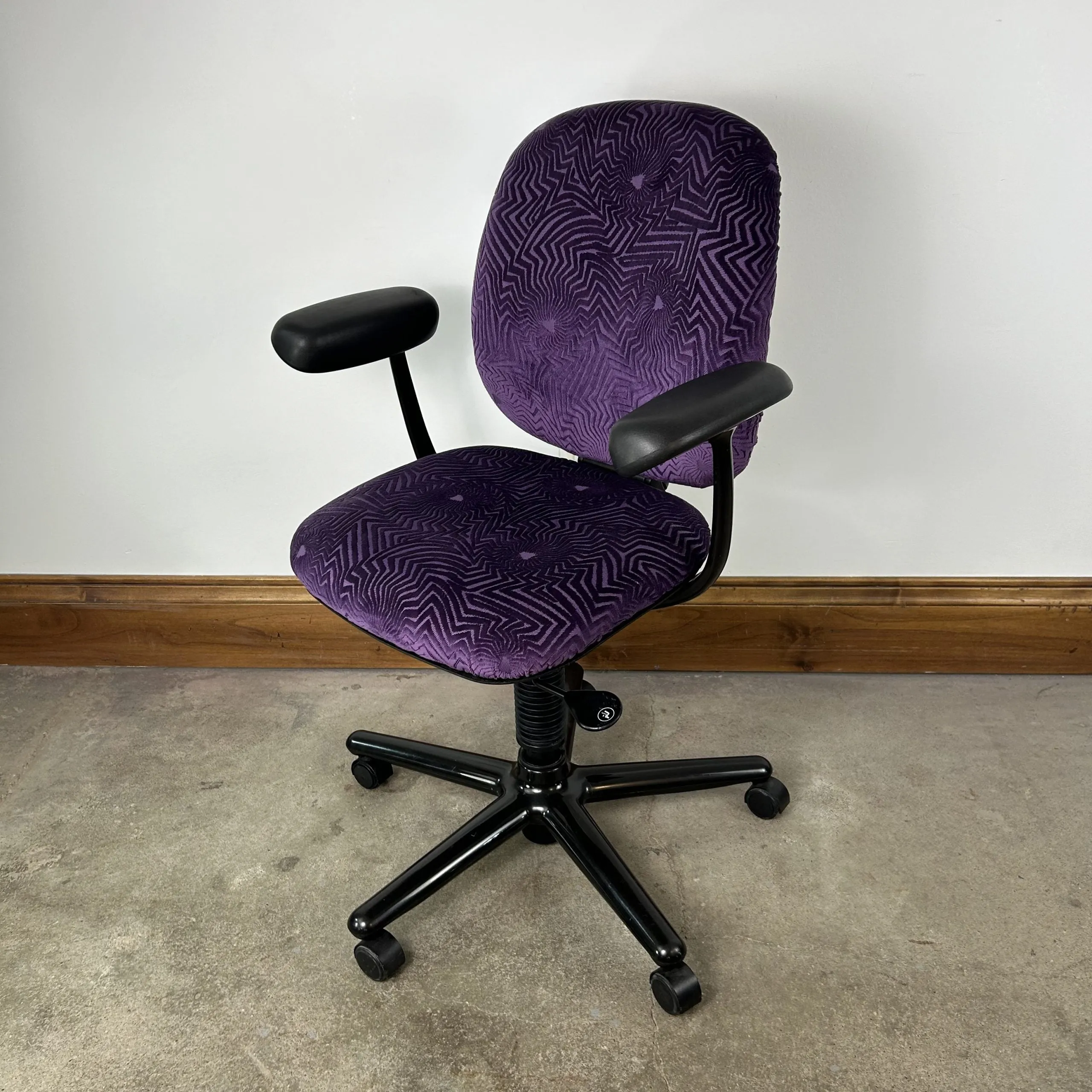 Herman Miller Swivel Desk Chair, Custom Textured Upholstery in Plum
