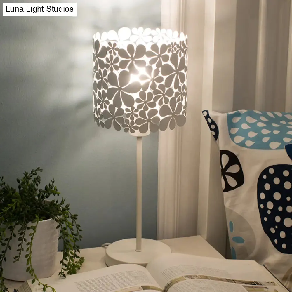 Modern 1-Bulb White Flower Desk Lamp with Metal Shade for Task Lighting