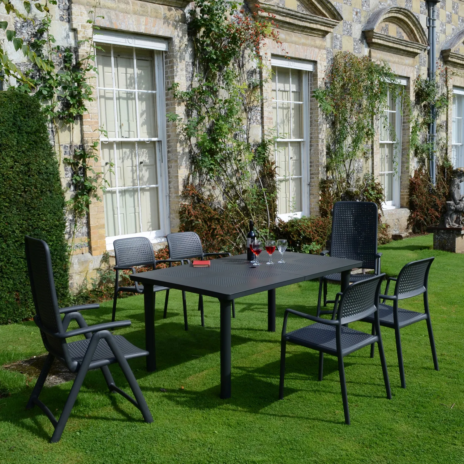 Nardi Charcoal Libeccio Dining Table with 6 Darsena 5-Position Patio Folding Chair