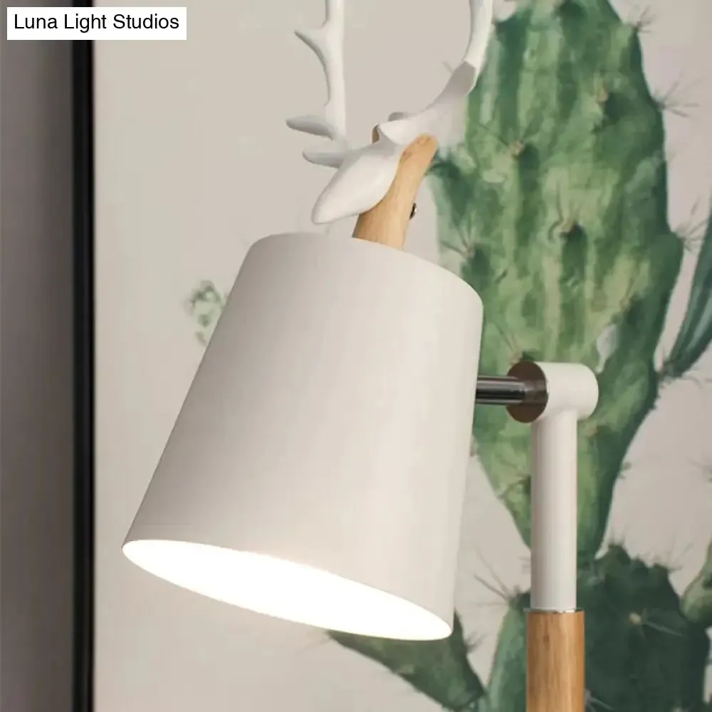 Rotatable Wood Desk Light - Nordic Style Animal Deco Table Lamp in Beige