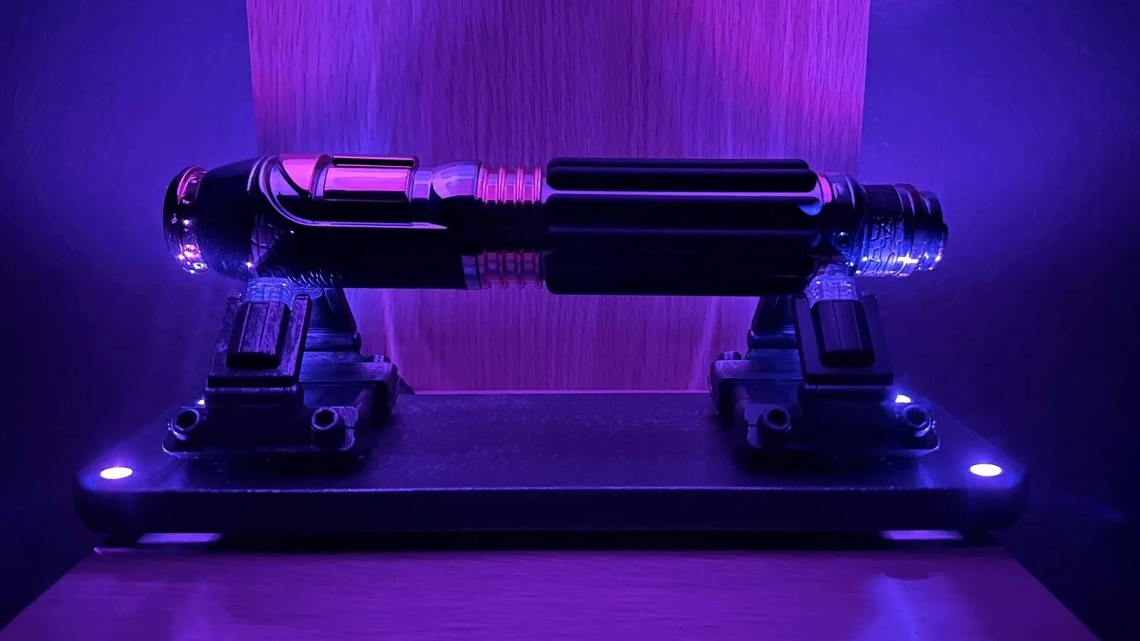 Star Wars Galaxy's Edge Color Changing Lightsaber Hilt Stand