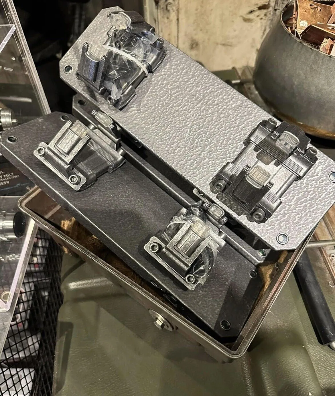 Star Wars Galaxy's Edge Color Changing Lightsaber Hilt Stand