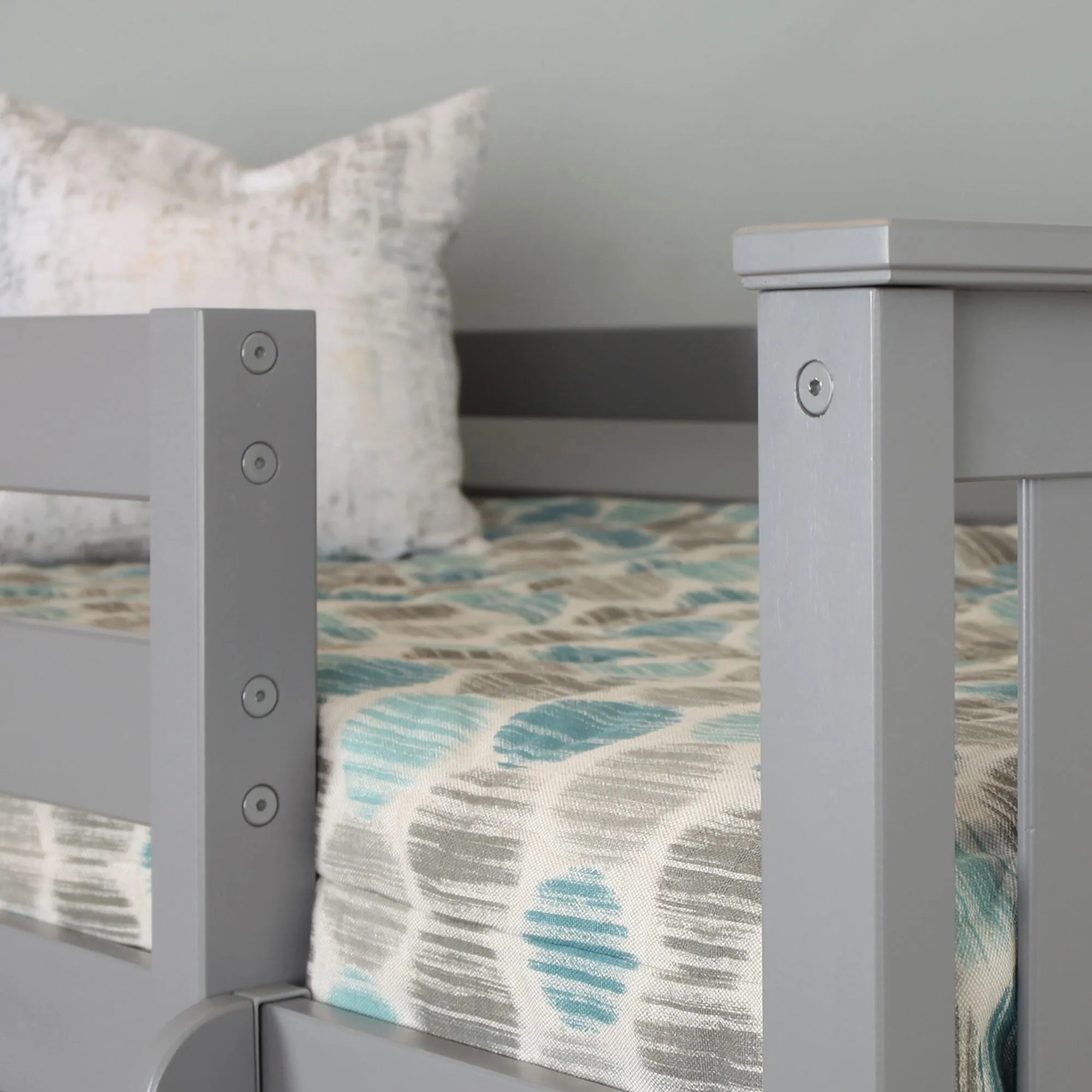 Twin Over Full L-Shaped Bunk Bed With Bookcase & Desk