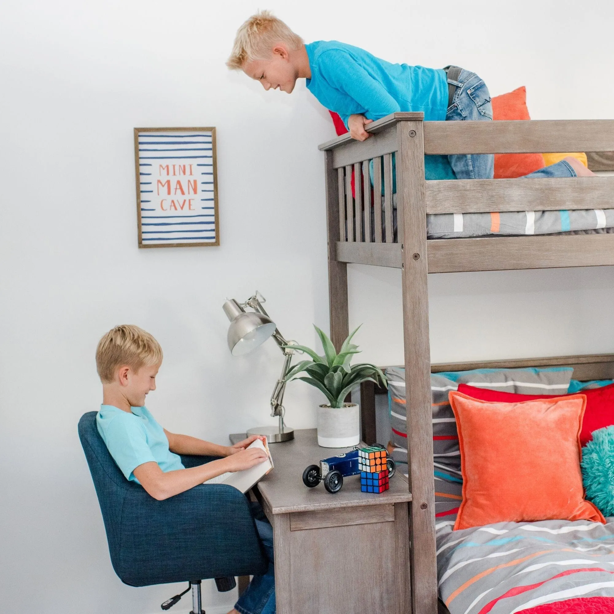 Twin Over Full L-Shaped Bunk Bed With Bookcase & Desk